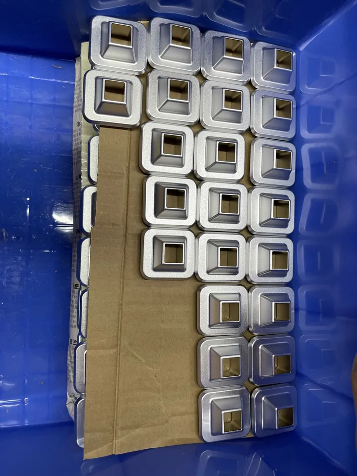 Metal beauty machine components arranged for incoming-material inspection